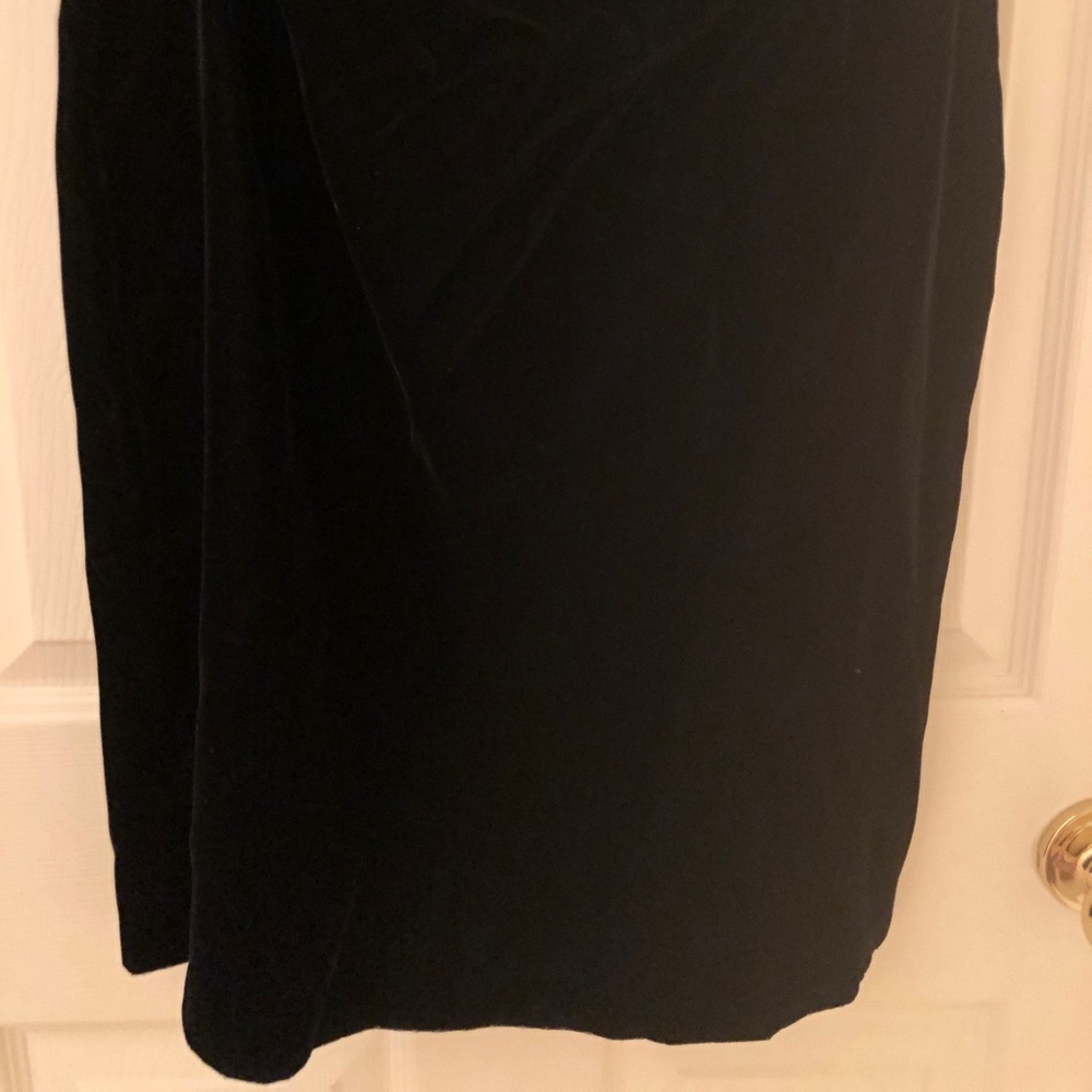 Black velvet skirt. Size M. Comfy